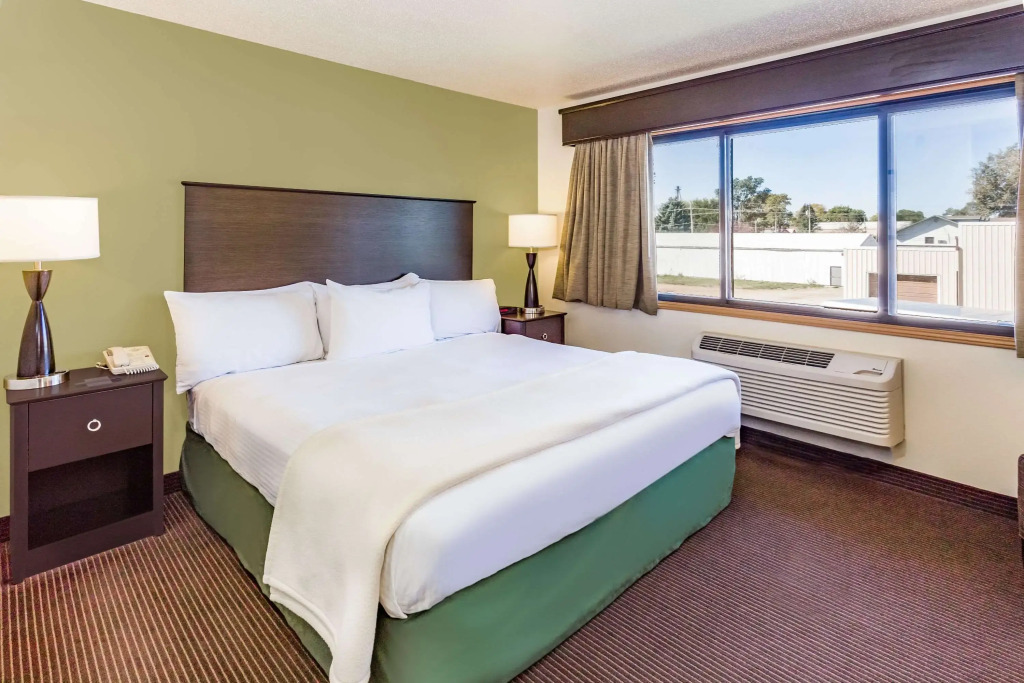 AmericInn by Wyndham Hampton