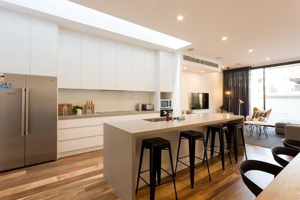 LOLA Sophisticated 3 Level Stunner with Private Rooftop