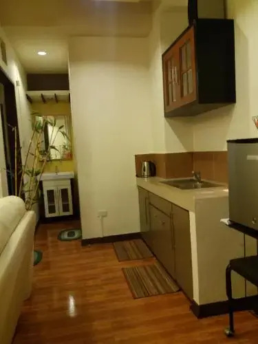 722 Metropolis Tower Unit 212