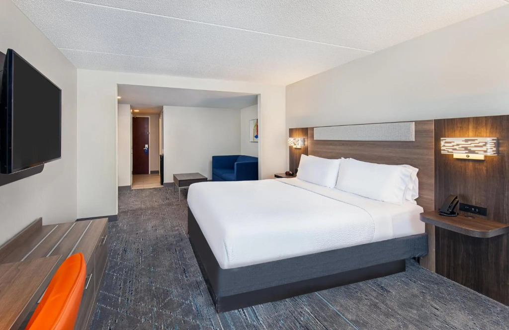 Holiday Inn Express & Suites Columbus at Northlake by IHG