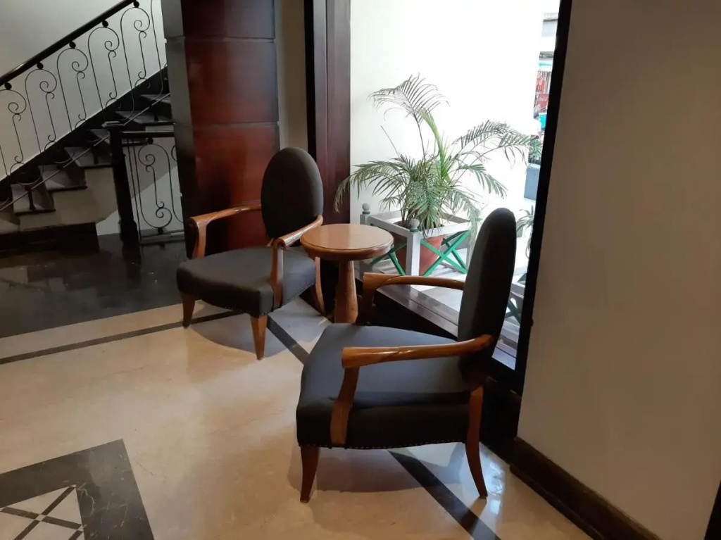 Hotel Golden Tower Near Heritage Street