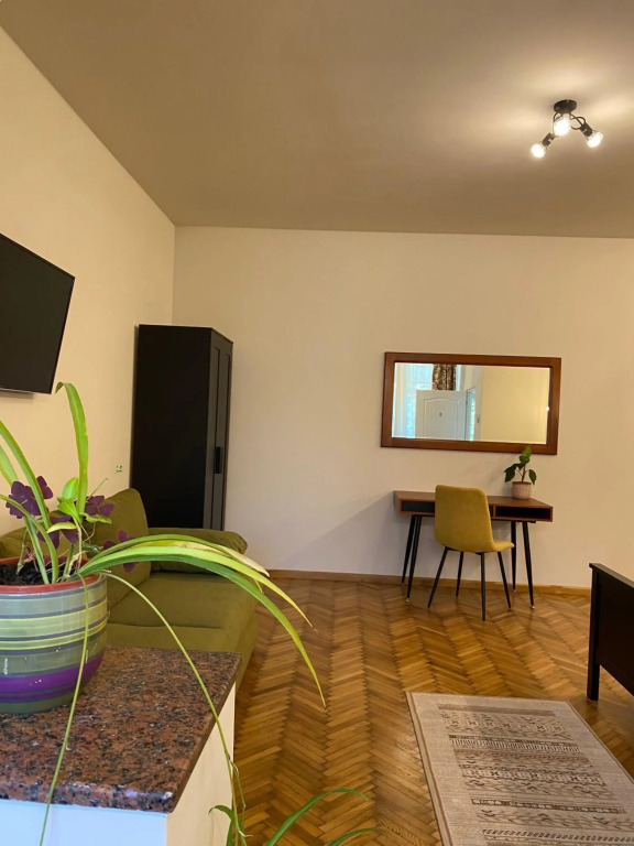 Theater Guesthouse with Parking