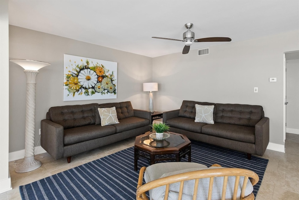 Shoreline Towers 2056 3 Bedroom Condo