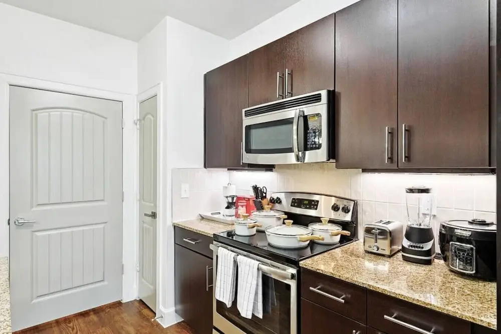 Luxe 1 Bedroom With Pool Near Toyota HQ & Legacy West