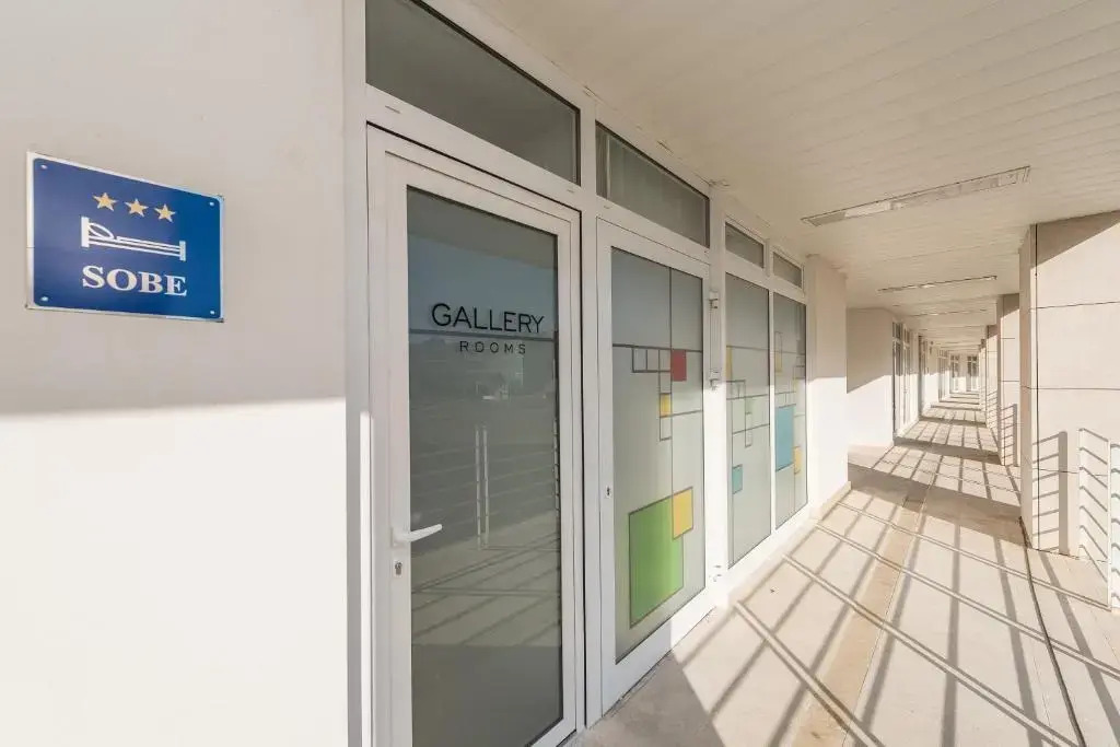 Gallery Rooms with Parking
