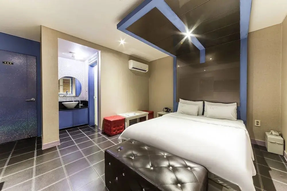 Hotel C&