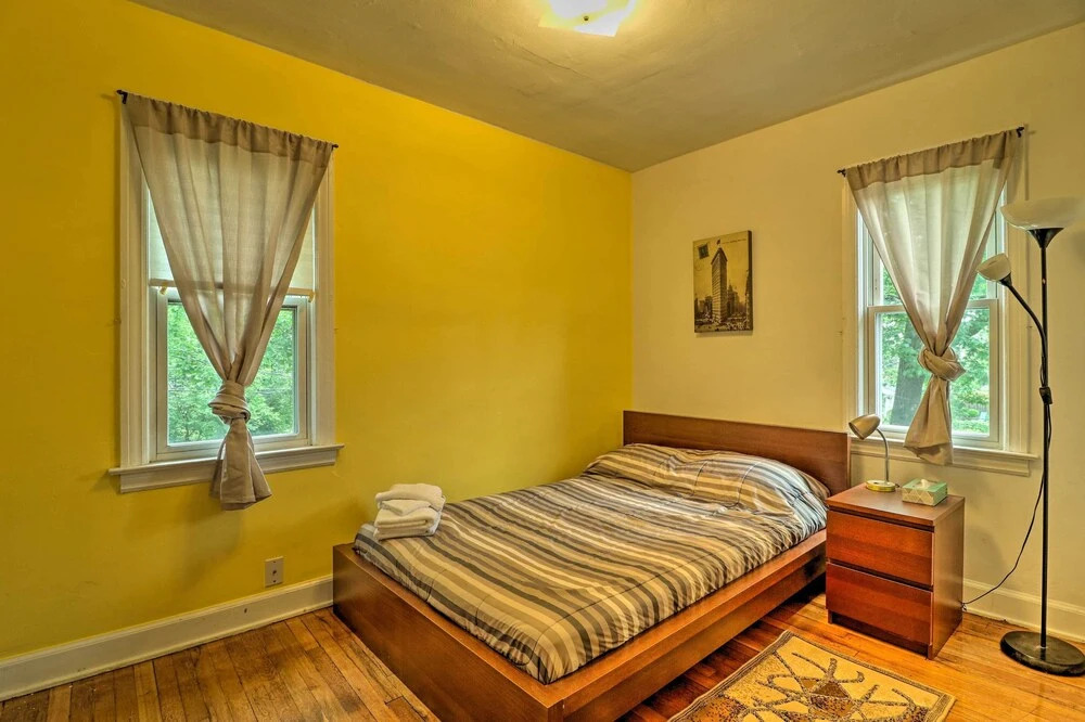 Cozy Duplex: Half Mi to Magic Bag & Woodward Ave!