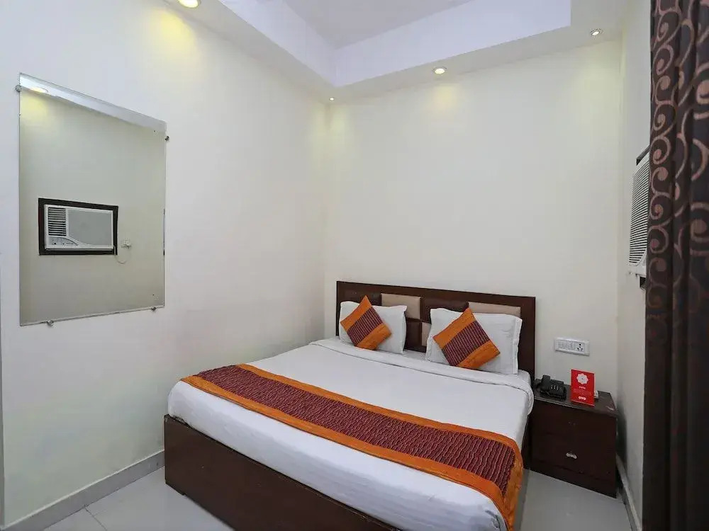 OYO 4882 Hotel Golden Park
