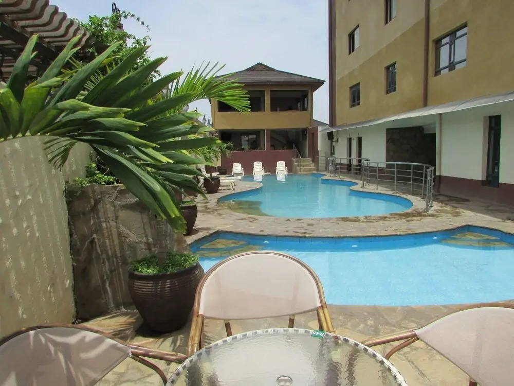 Tripple Os Hotel
