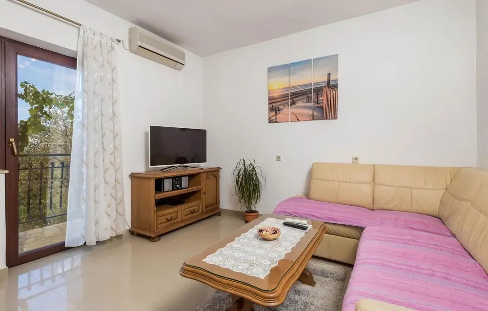 Nice Apartment in Sv. Juraj With Wifi and 2 Bedrooms