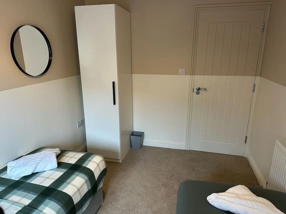 Cotswolds Large 4 Bed House Parking-Wifi