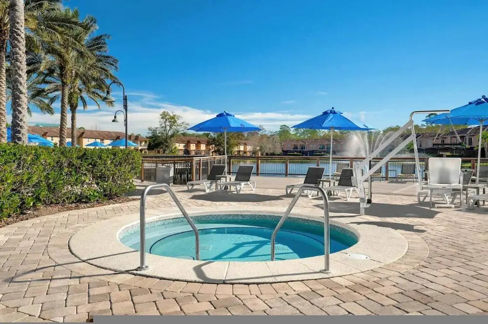 Cozy 4BR Regal Oaks w hot tub