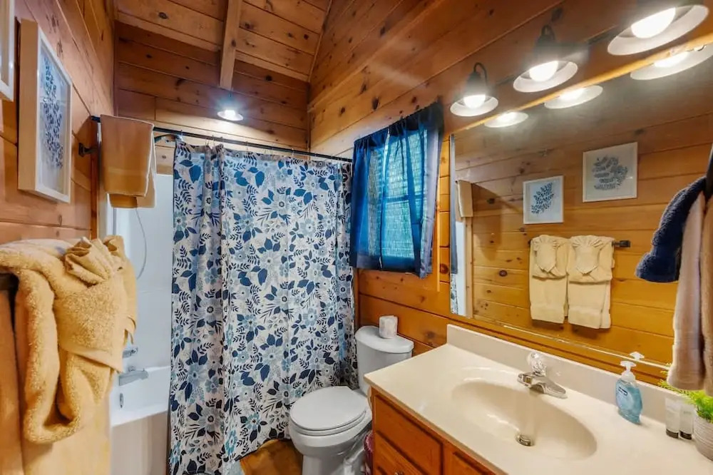 View Location 2 Fireplaces Hot Tub Honeymoon
