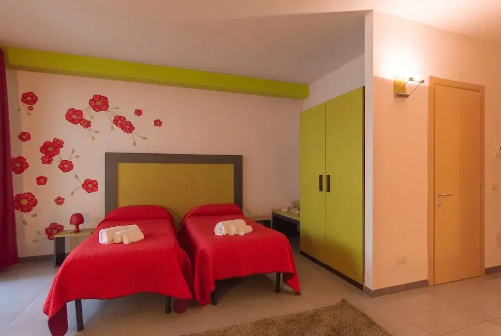 Delta Rooms