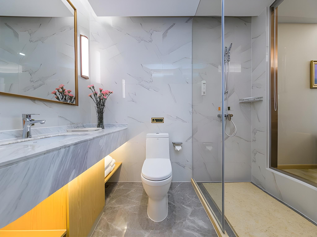 Vienna International Hotel (Huanggang Normal College Ruitian Plaza)