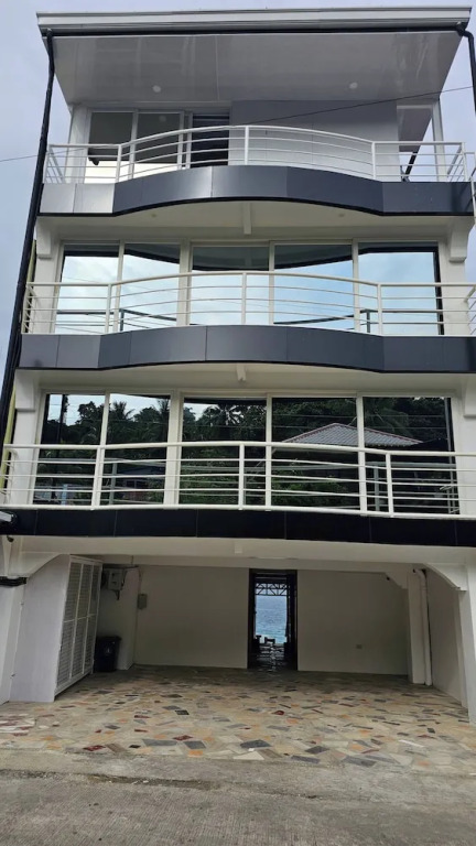 Lydias House, Samal beach front apartments