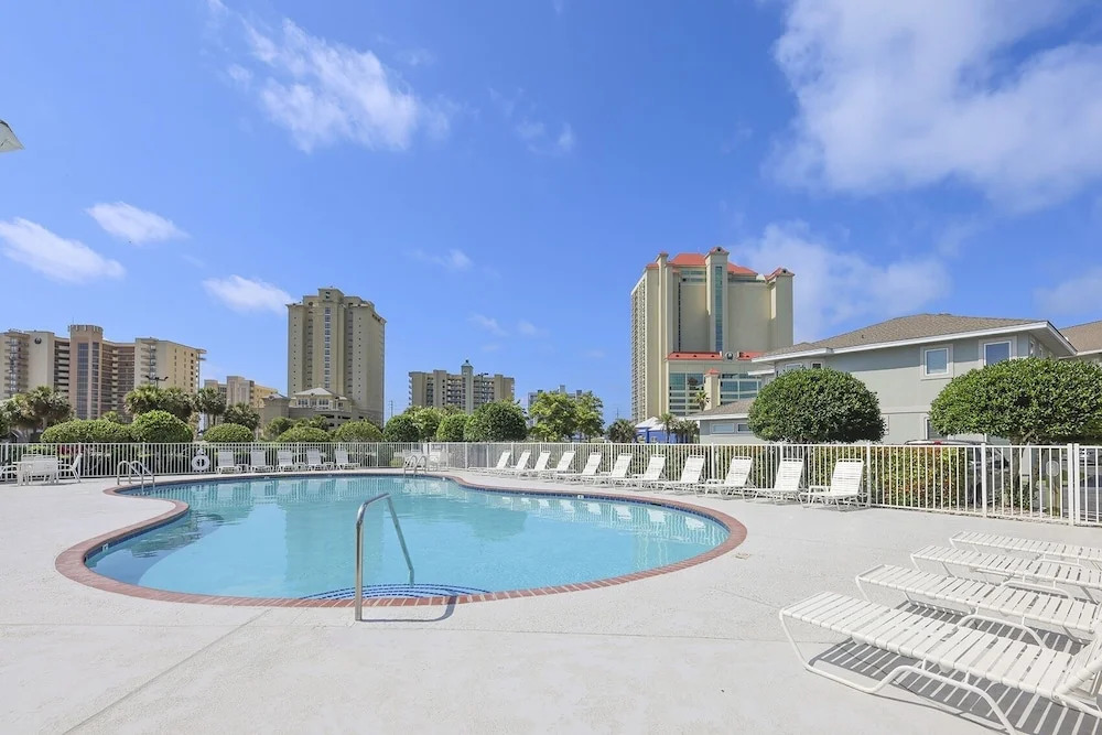 Romar Lakes 304e 2 Bedroom Condo