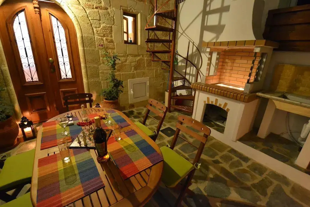 Villa Patitiri Traditional House with hot tub