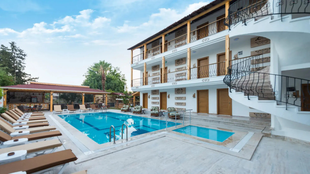 Amore Hotel Teki̇rova
