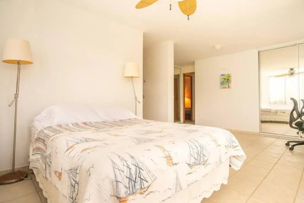 3 bdr apt with pool steps from Sandy Beach