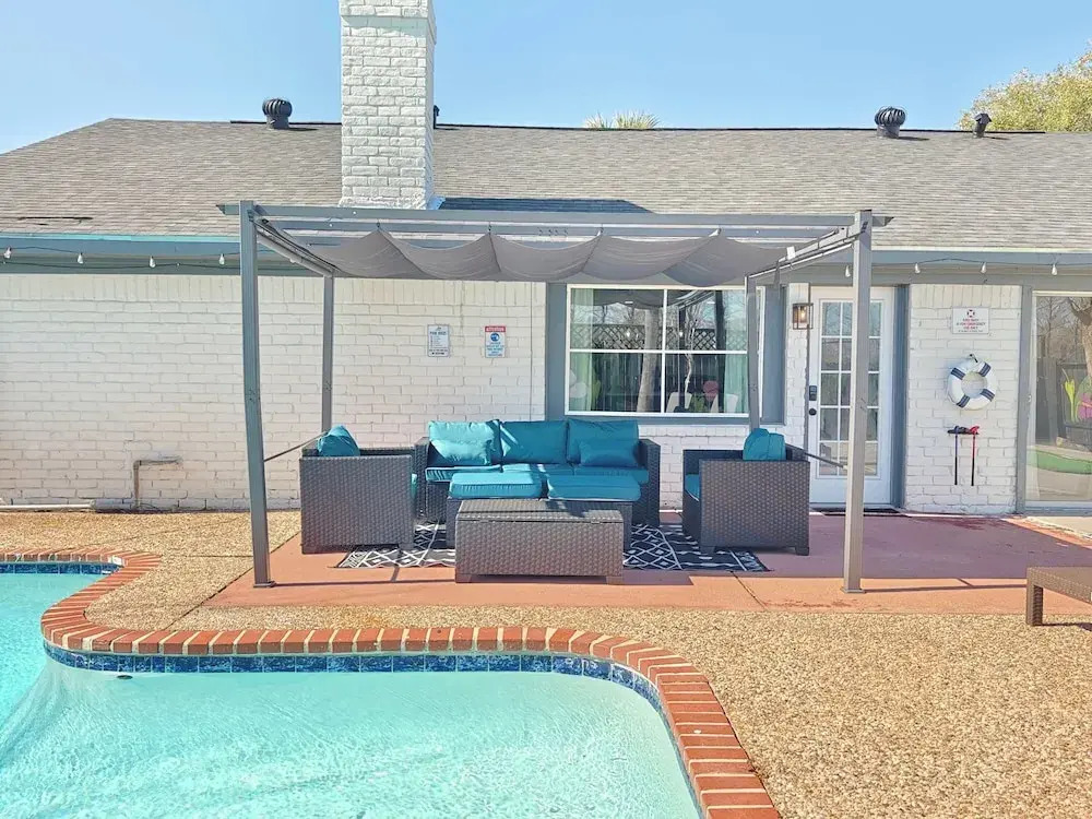 Sageview Cottage 4 BDR w/ Pool, Pet Friendly!
