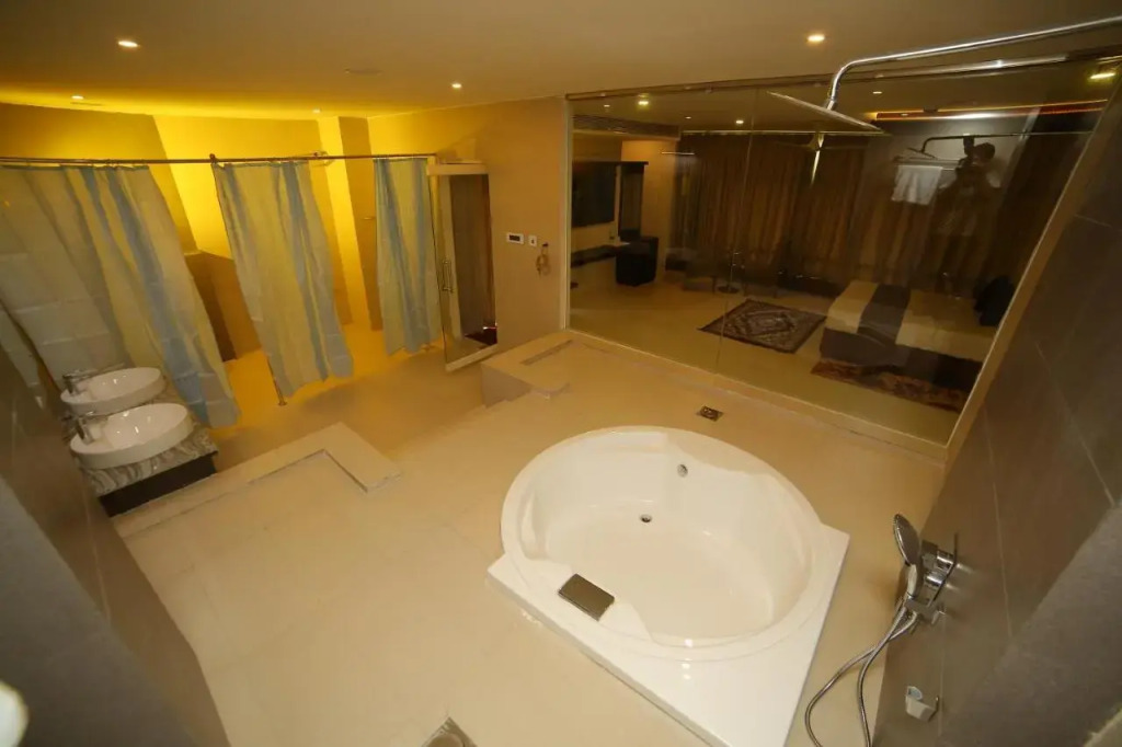 Vavas Inn & Suites