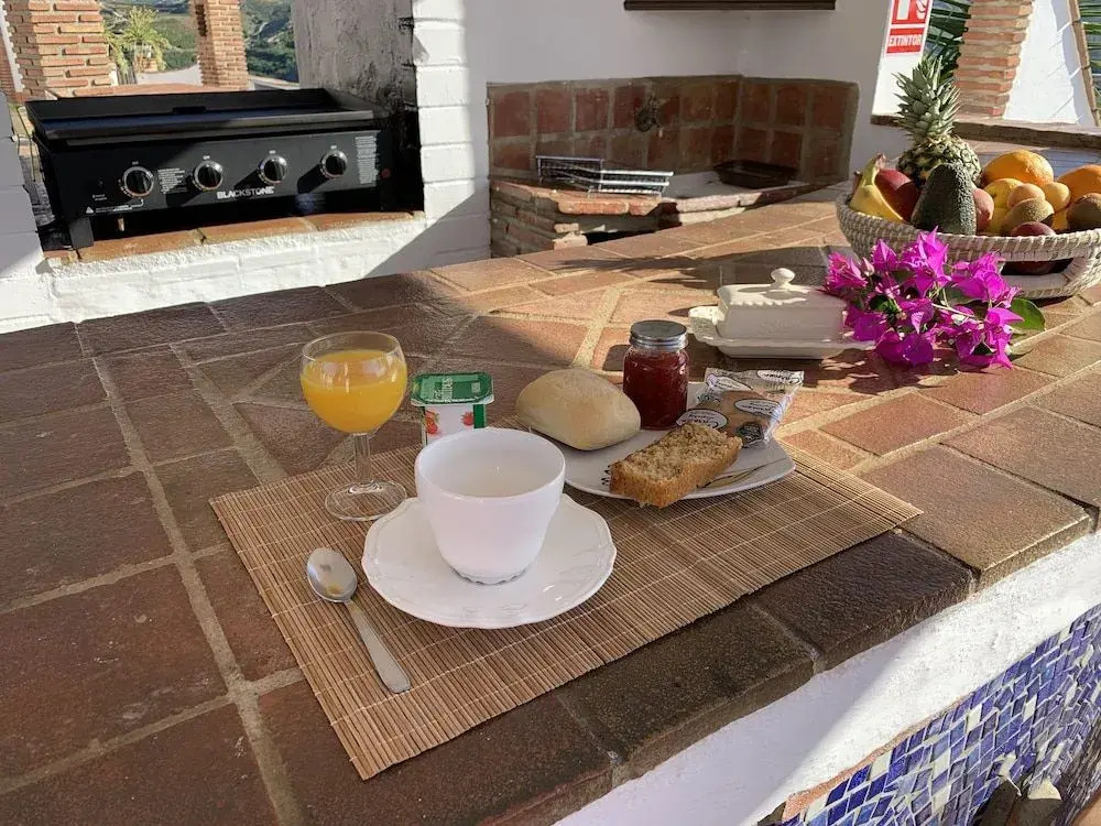 Casa Bambú Boutique Studios Andalusië with pool and Mountain Views
