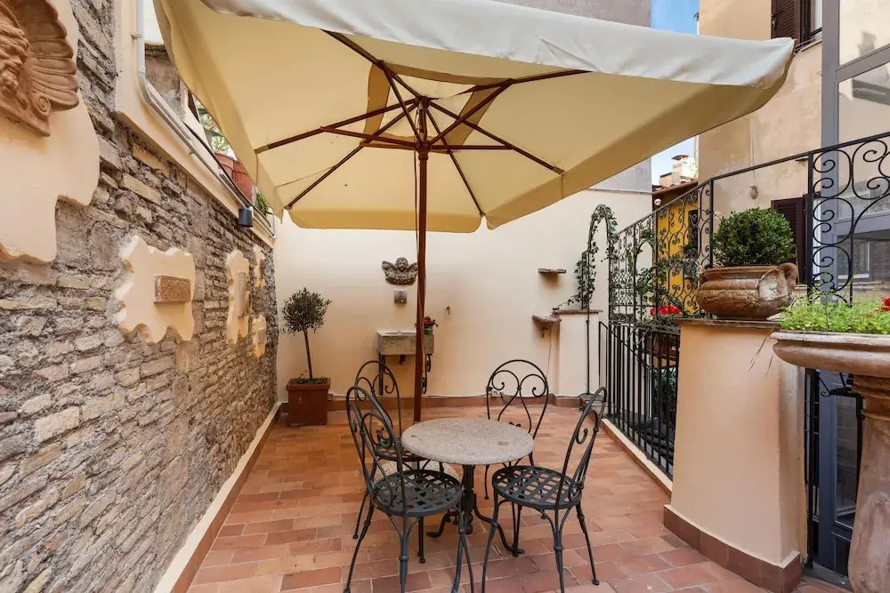 Domus Minelli Navona by Ghor