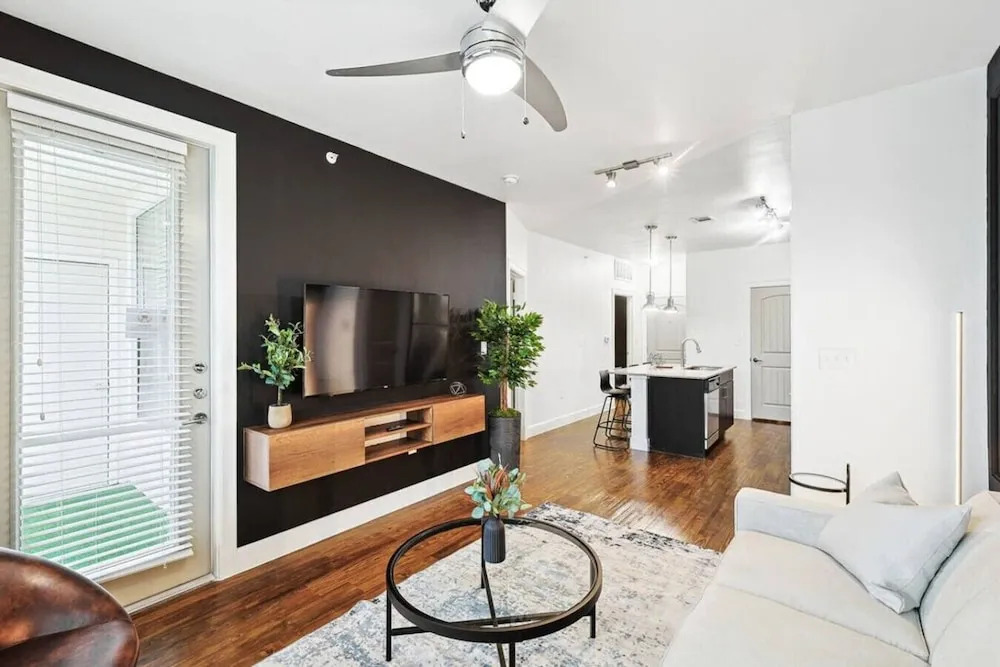 Luxe 1 Bedroom With Pool Near Toyota HQ & Legacy West