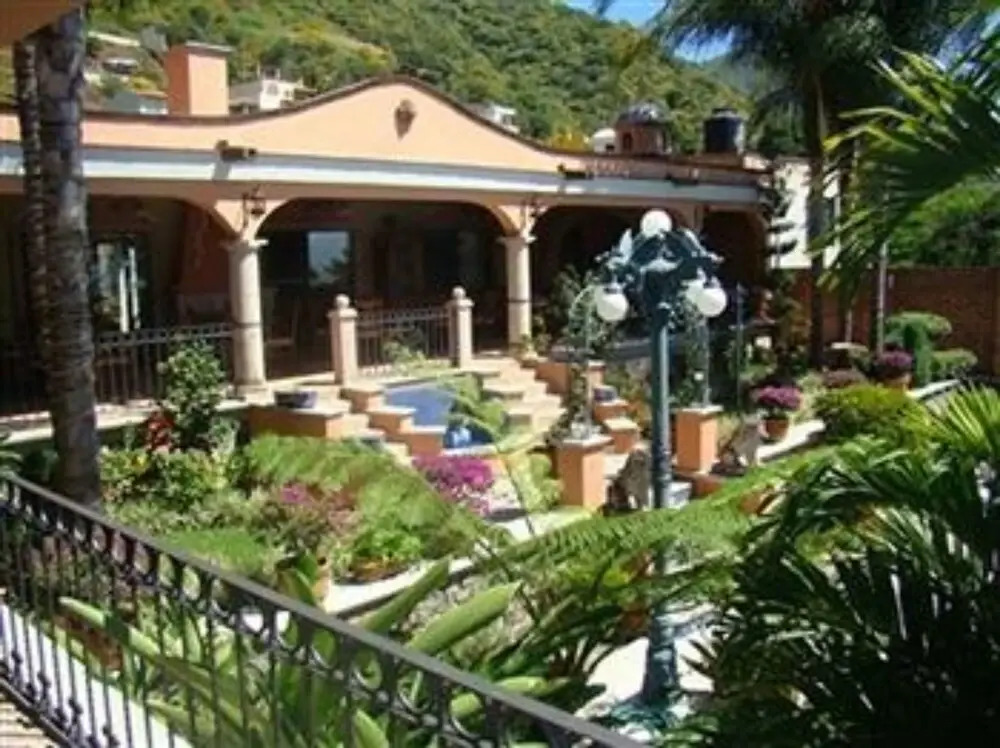 Casa Tres Leones