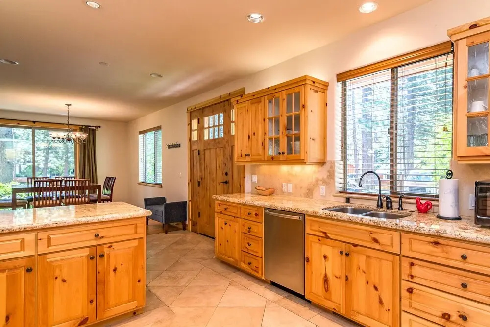 Large 4br W/ Pool, Fenced Backyard - Bike To Beach 4 Bedroom Home