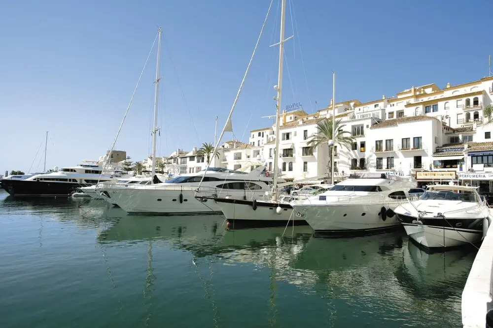 New Skandinavian penthouse-5min to beach