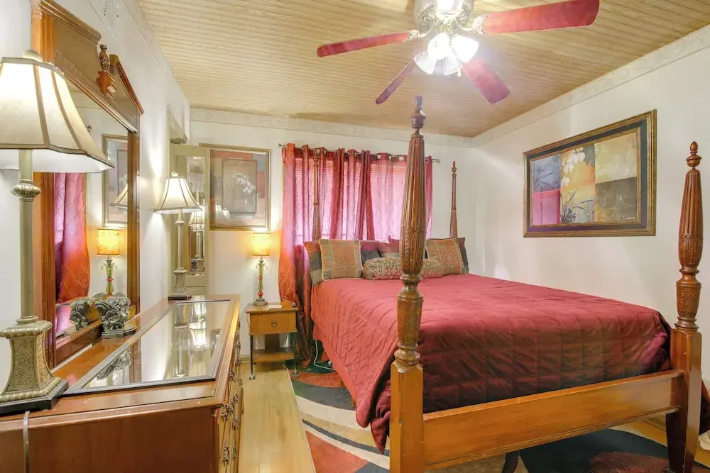 Cozy Corner in Memphis - 4 Miles to Graceland!