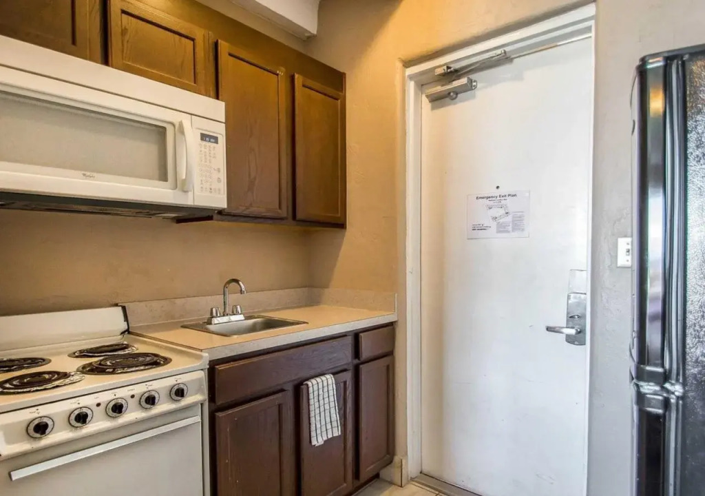Beach House Inn with POOL & Beach Access