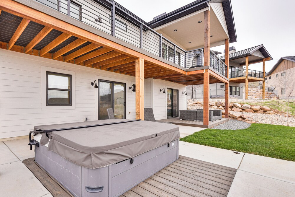 New Home w/ Amazing Views in Eden < 6 Mi to Ski!