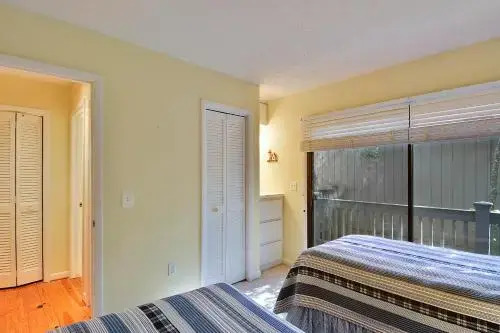 1040 Sparrow Pond Cottage
