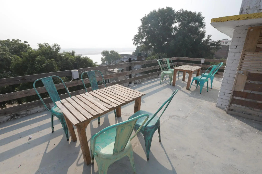 HosteLaVie Varanasi