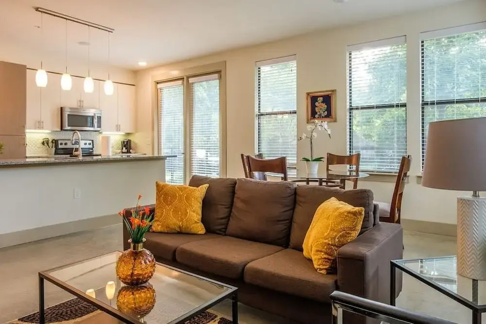 Bright Apartments by Frontdesk