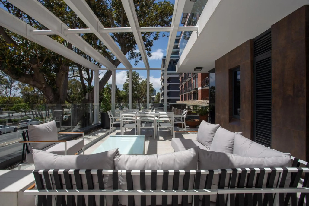 Trendy 2 bedroom apartment in Greenpoint, Cape Town.