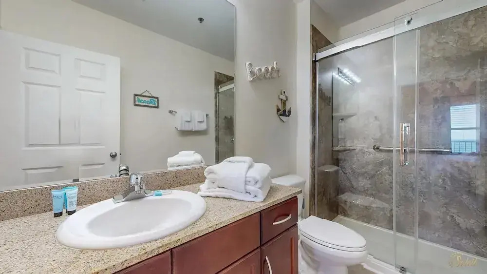 Laketown Wharf 2135