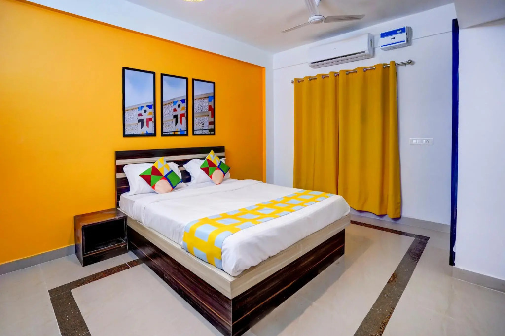 OYO 81587 Luxurious Stay near Railway Station