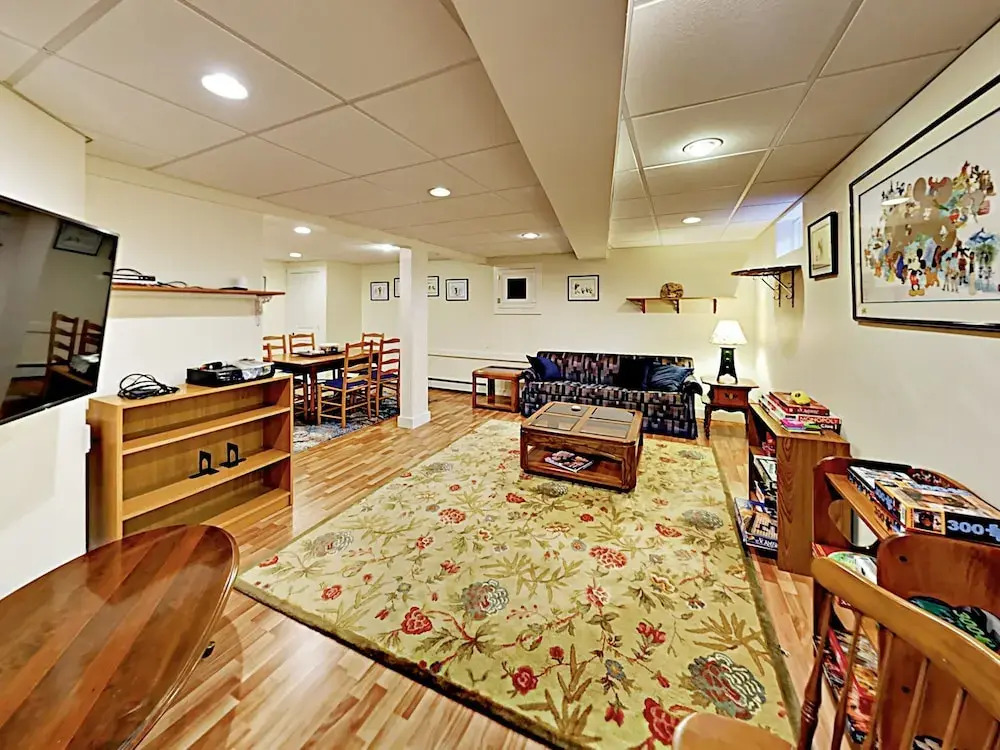 Family-friendly 3br, Steps To Long Pond 3 Bedroom Home