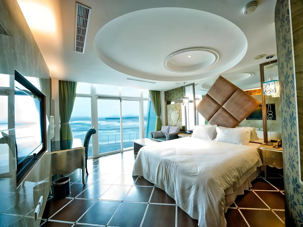 White House Hot Spring Beach Resort