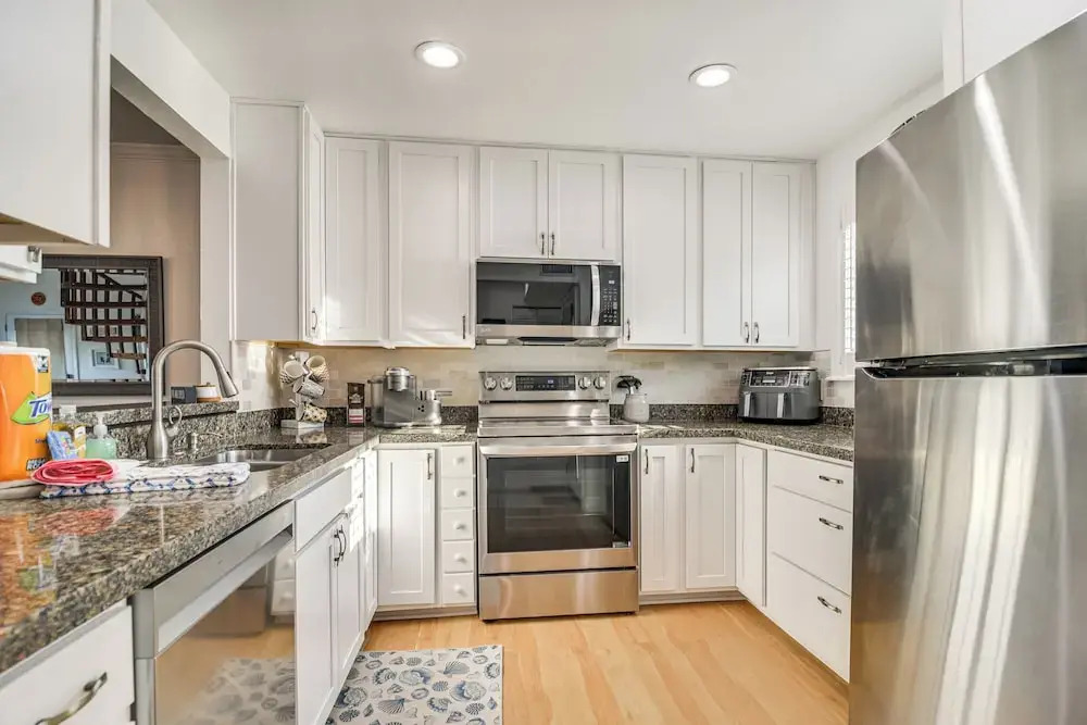 1 Block to Sunset Beach: Dog-friendly Family Home