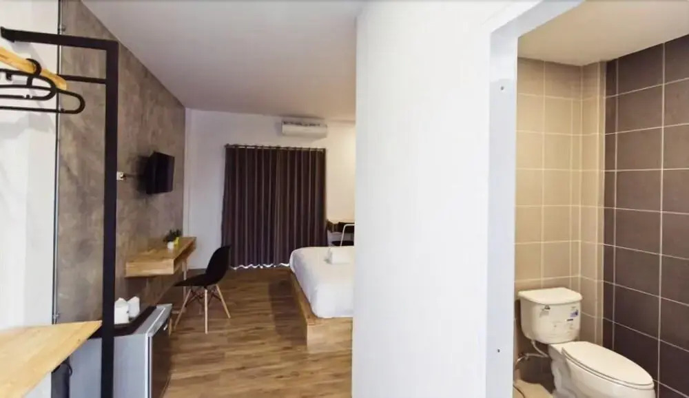 6.11 Hotel