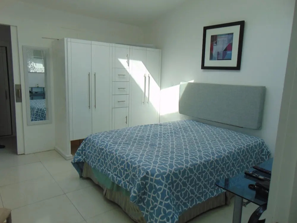 Modern Townhome Prime Location