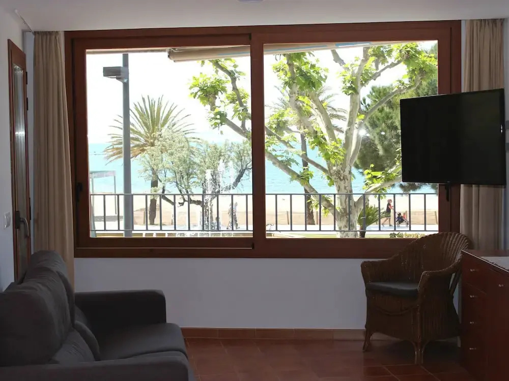 Modern Apartment in Roses with Sea View