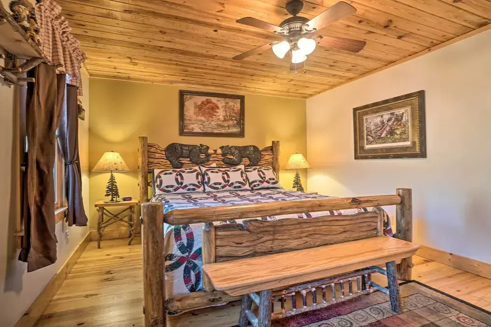 Outdoor Adventure - Charming Cabin w/ Hot Tub