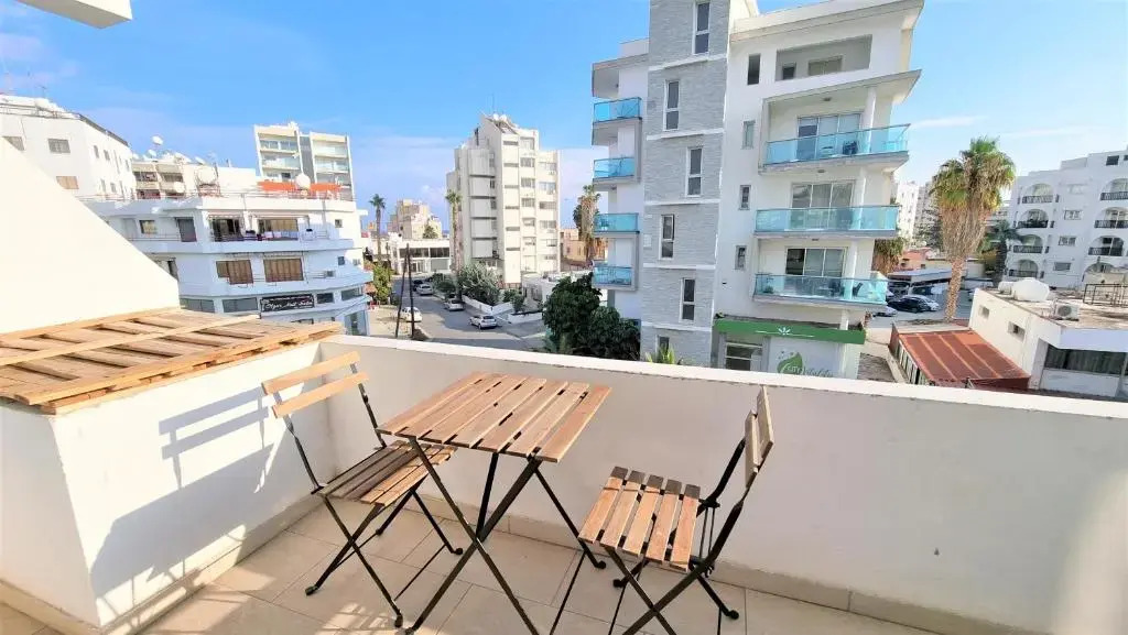 Spacious Lightflooded 2BR Apt / Near Center & Harbour