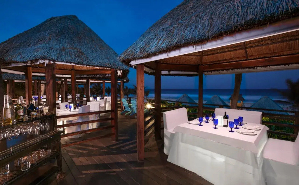 Oh! Cancun On The Beach by Oasis